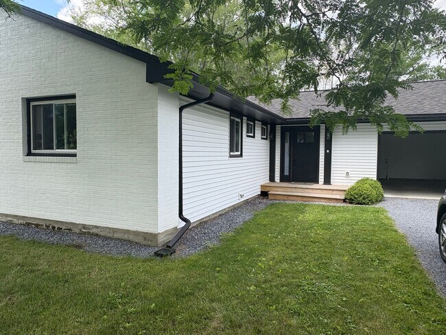 Building Photo - 73 Candlewood Dr
