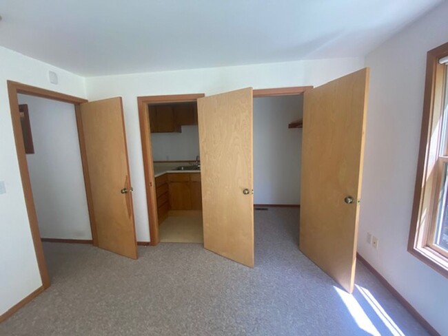 Building Photo - Private / executive 3/2 by Sequoia Park