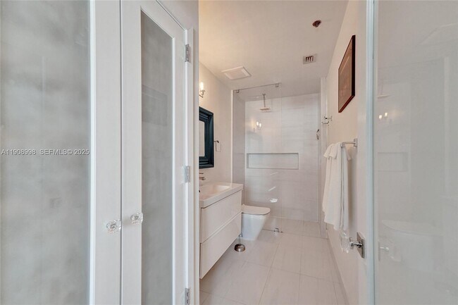 Building Photo - 444 NE 30th St