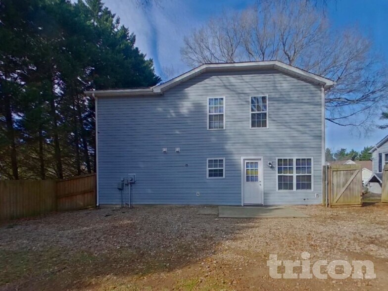 Building Photo - 1110 Hipp Rd