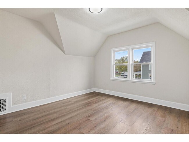 Building Photo - 3401 Pillsbury Ave
