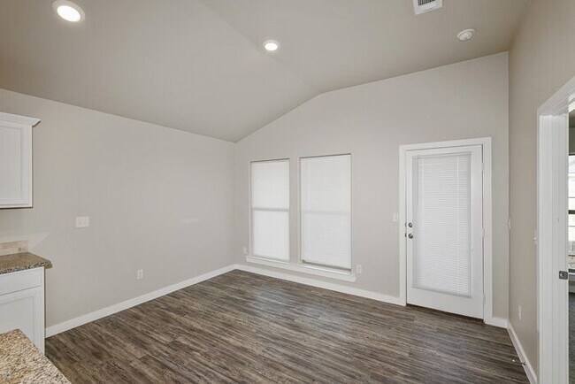 Building Photo - 1536 Montaluse Rd