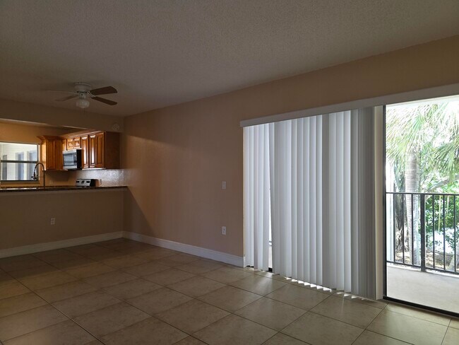 Building Photo - 1542 Lake Crystal Dr