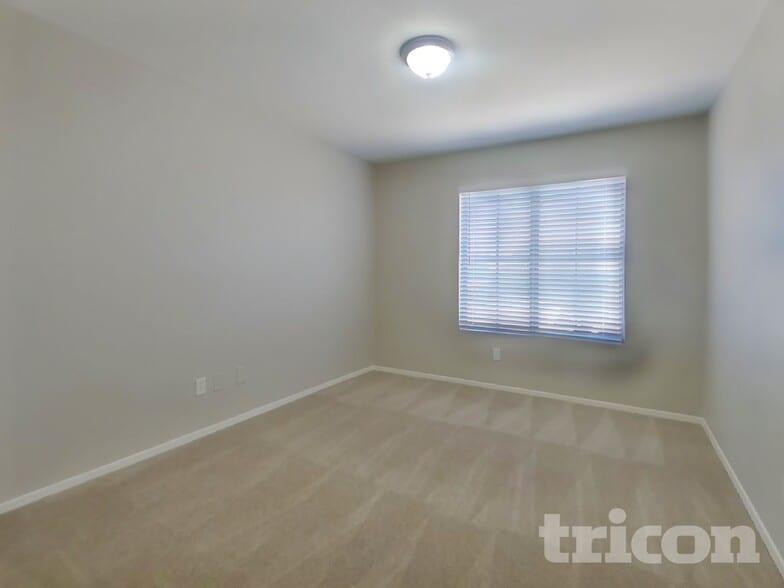 Building Photo - 14725 W Lamoille Dr
