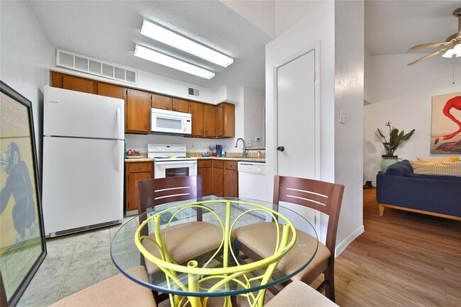Building Photo - 2021 Spenwick Dr