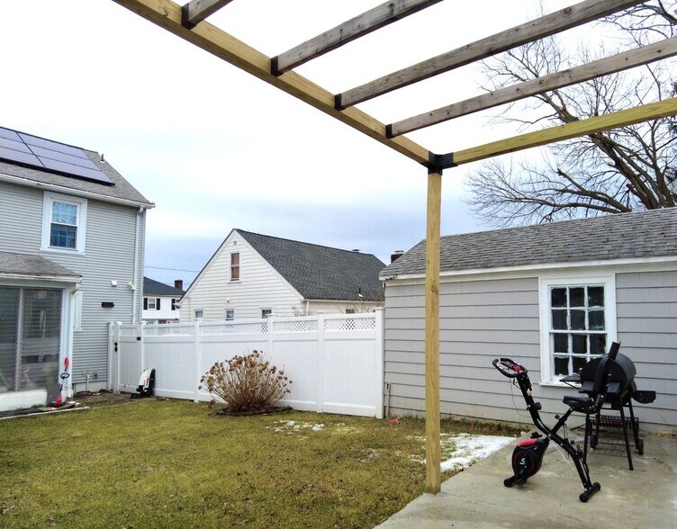 Building Photo - 80 Mauran St