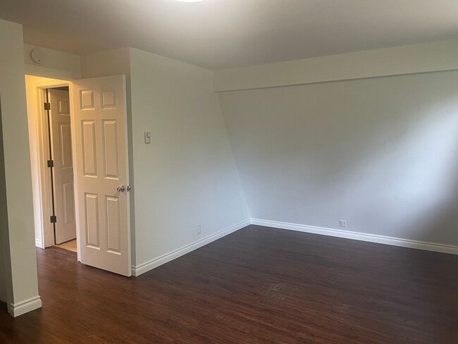 Building Photo - Nicely Maintained Clinton Home with Upgrades and Fenced Yard!