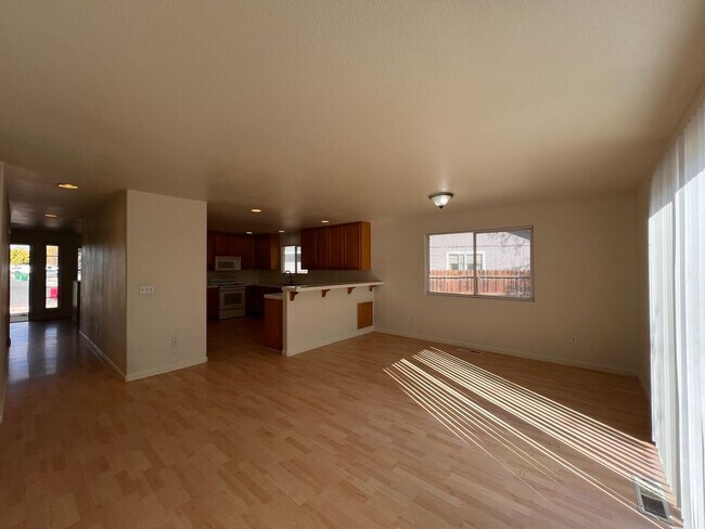Building Photo - Large 4-bedroom home located in the Countr...