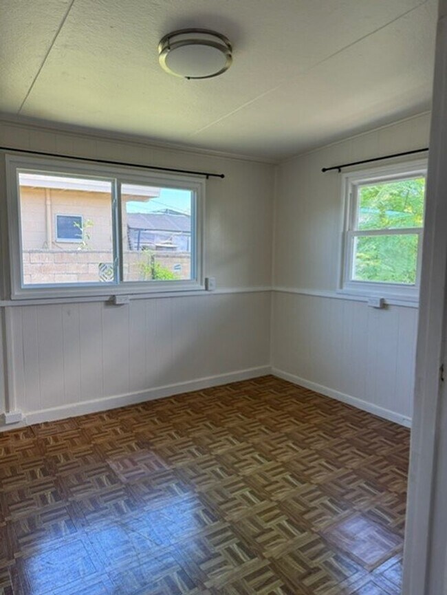 Building Photo - 405 Kalama St