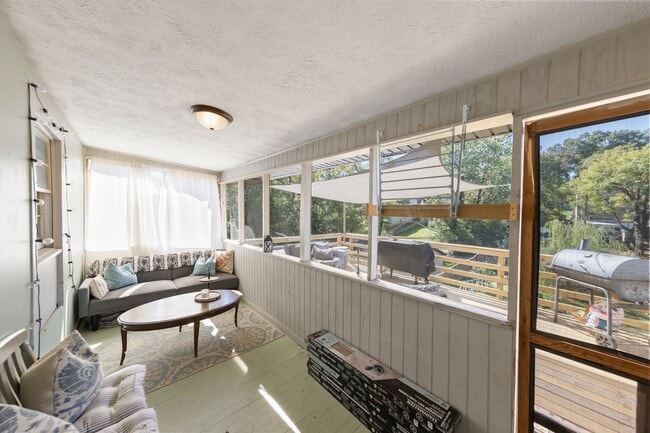 Building Photo - 308 W Main St