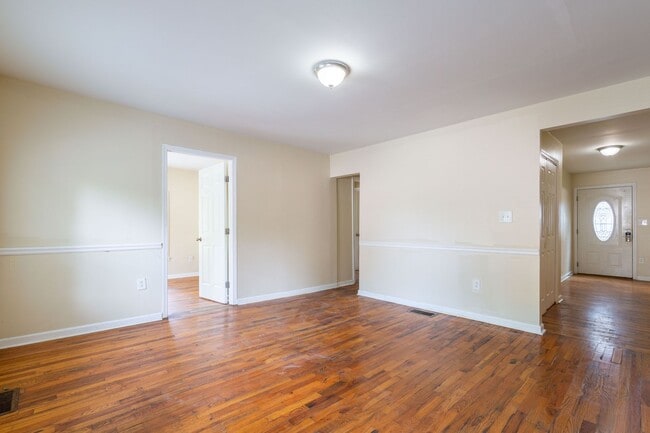 Building Photo - 4-Bedroom Rental in Prime Hapeville Location