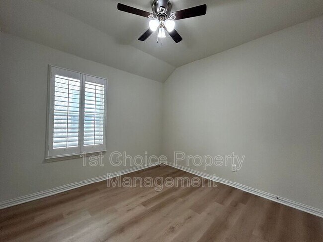 Building Photo - 952 Pinnacle Ridge Rd