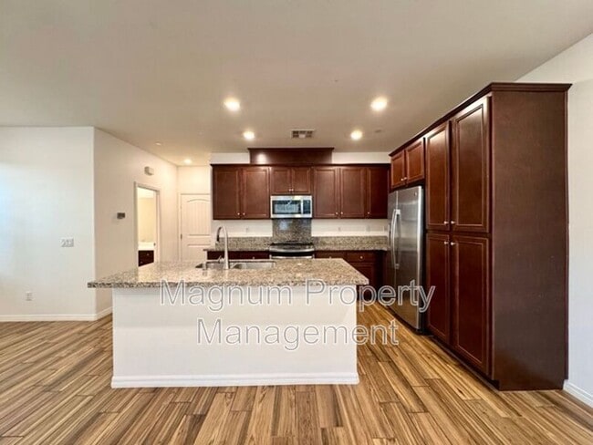Building Photo - 40372 Calle Real