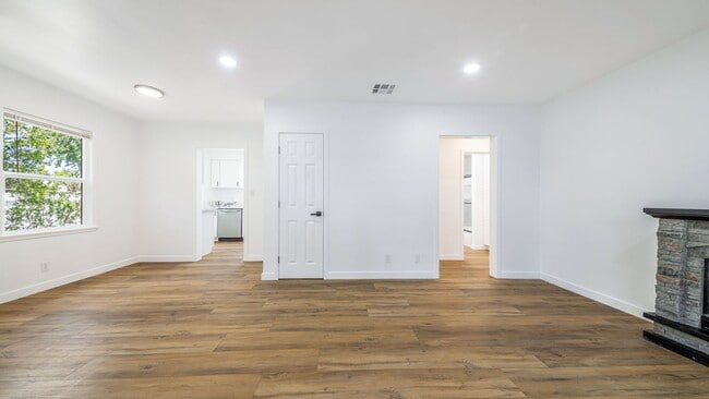 Building Photo - Move-in ready! Be the first to enjoy this beautifully renovated 2 bedroom, 1.5 bath duplex unit at