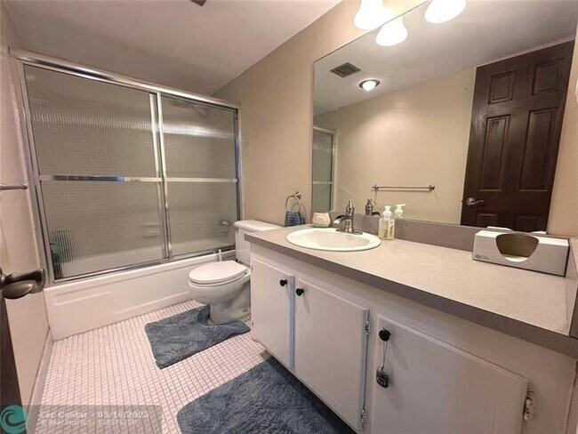 Building Photo - 1350 River Reach Dr