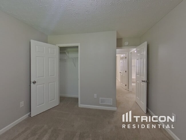 Building Photo - 714 Manor Ridge Dr
