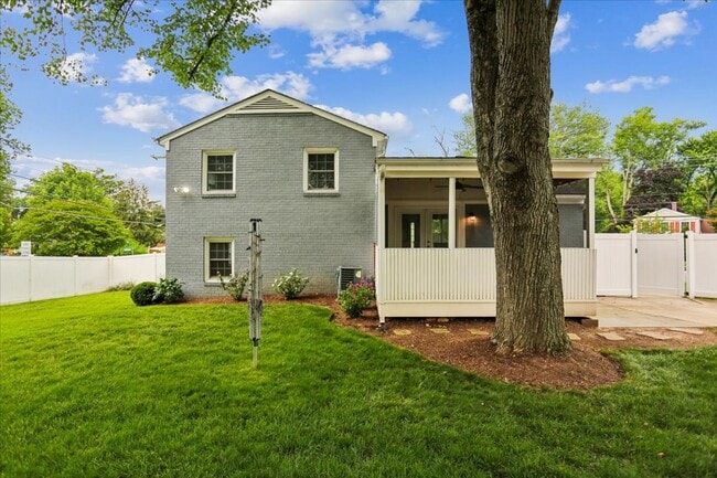 Building Photo - 3801 Denfeld Ave
