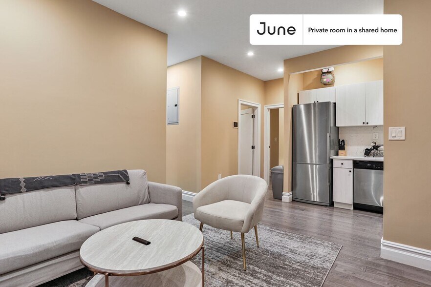 Building Photo - Room in Shared 3 bed/2 bath home