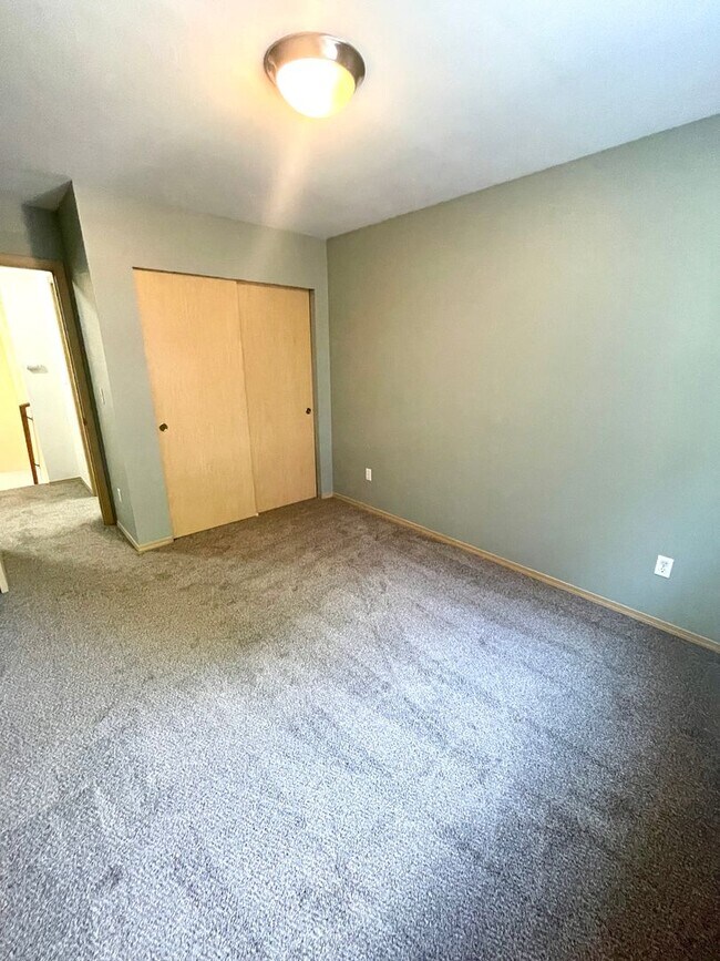 Building Photo - 3 Bedroom Home in DuPont