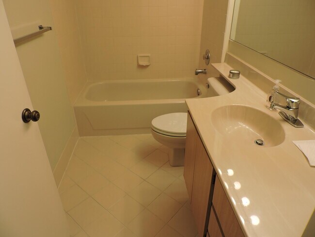 Building Photo - 701 Seafarer Cir