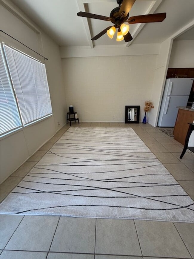 Building Photo - Freshly Updated 2 Bed / 1 Bath Apartment in Glendale!