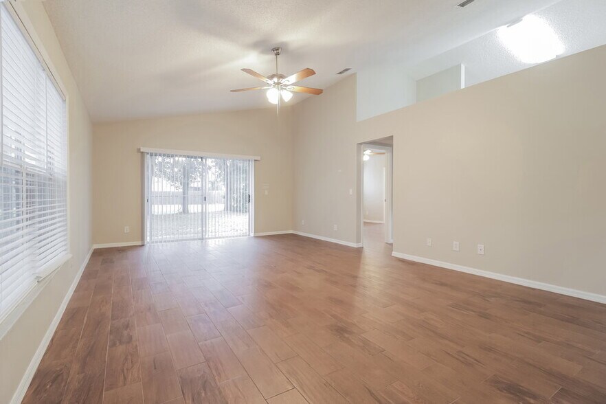 Building Photo - 13621 Meadowpark Ave