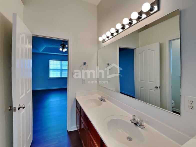 Building Photo - 9411 Misty Arbor Way