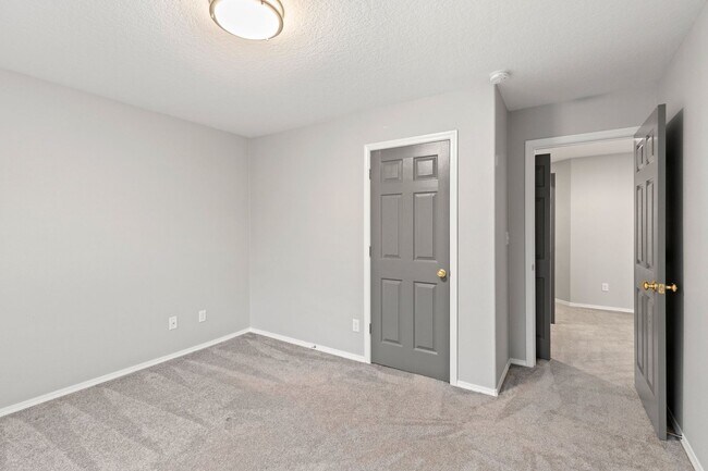 Building Photo - BETHANY 5 bedroom 3 full bath- Beaverton School District- Nike