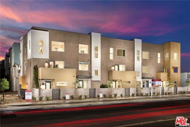 Building Photo - 22214 Poppy Ct