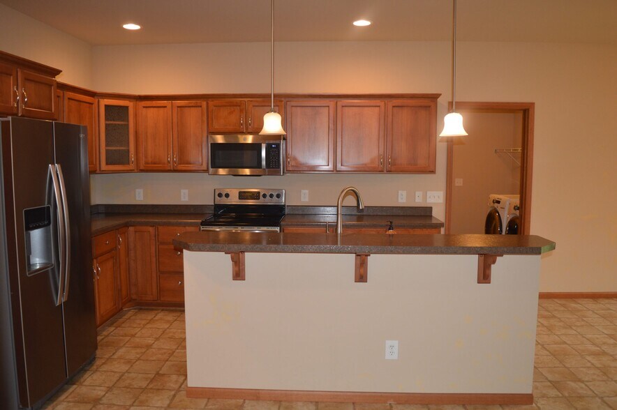 Building Photo - 708 Sundance Dr