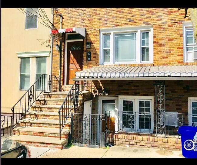 Primary Photo - 610 Grand St