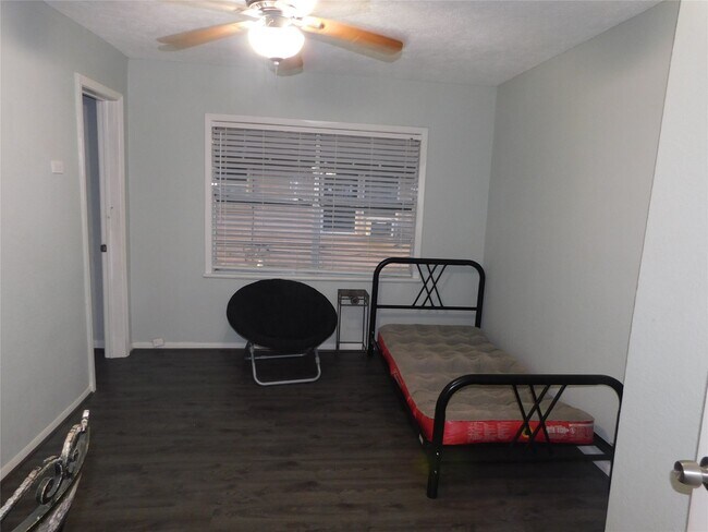 Building Photo - 1912 Sam Wilson St