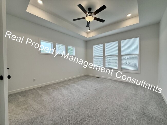 Building Photo - Extraordinary 4 bedroom home in Lee's Summit
