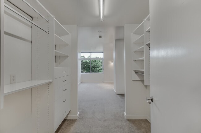 Building Photo - The Meriwether