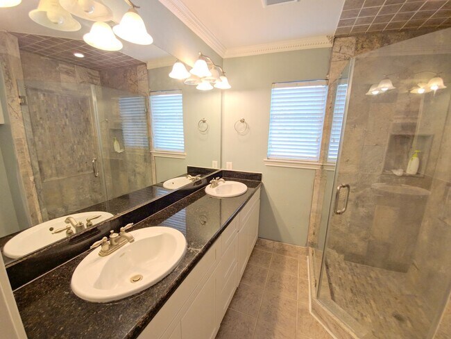 Building Photo - 139 Haversham Dr
