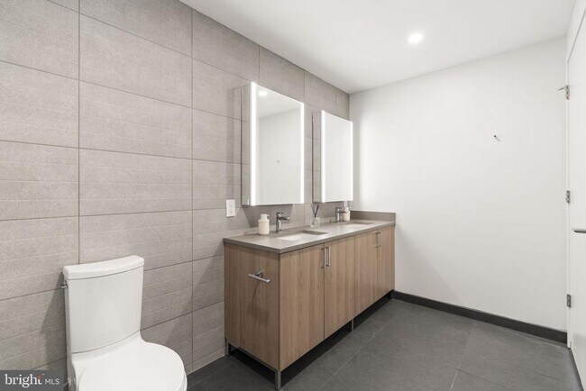 Building Photo - 210 S 12th St