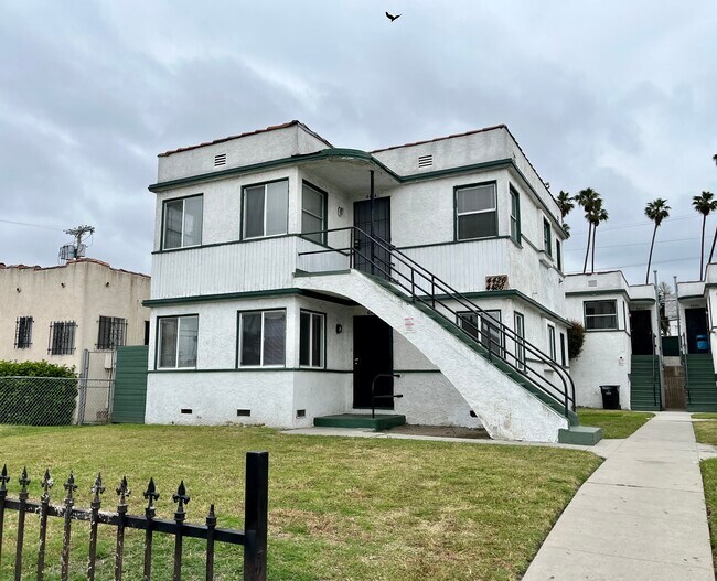 Building Photo - 4424 Arlington Ave
