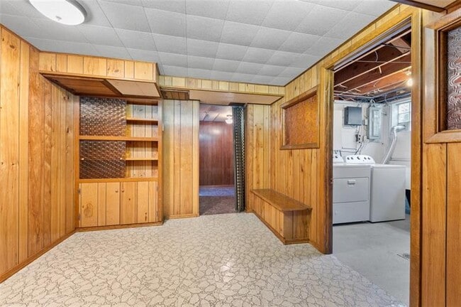 Building Photo - 4813 Sandy Dr