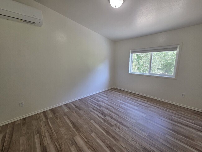 Building Photo - 3950 Shoestring Rd