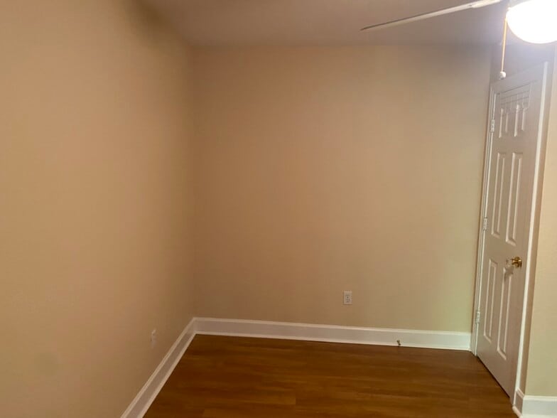 Building Photo - 512 Williams St