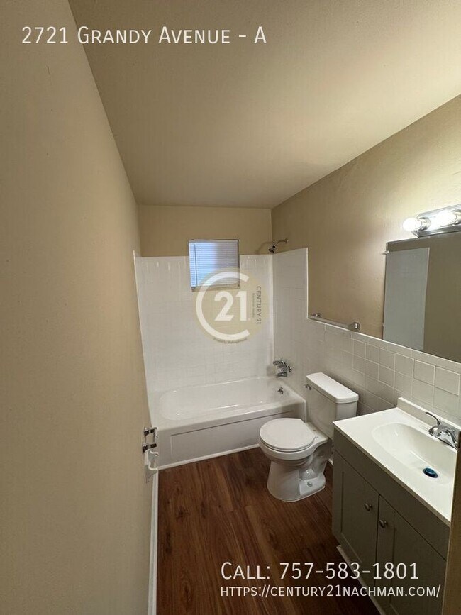 Building Photo - 2721 Grandy Ave