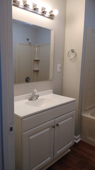 Building Photo - 179 N Sylvan Ave