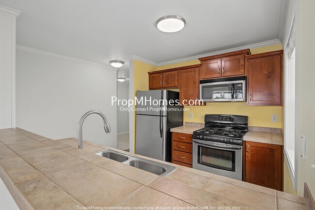 Building Photo - Two Bedroom Condo in the Heart of Bethany!