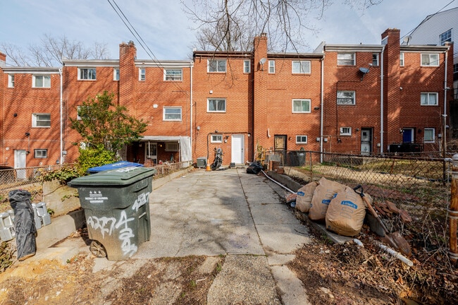 Building Photo - 4217 Gault Pl NE