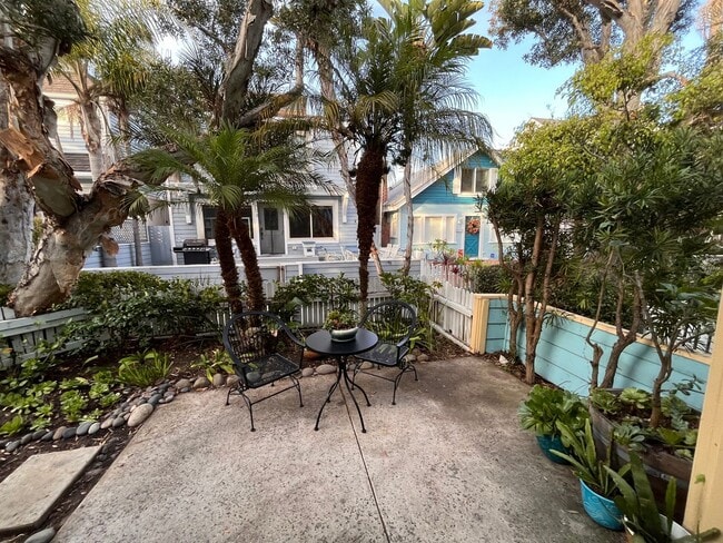 Building Photo - Mission Beach, 2 bedroom, 2 bathroom, with New Carpet, Parking, Laundry, Patio (807 Nantasket Ct....