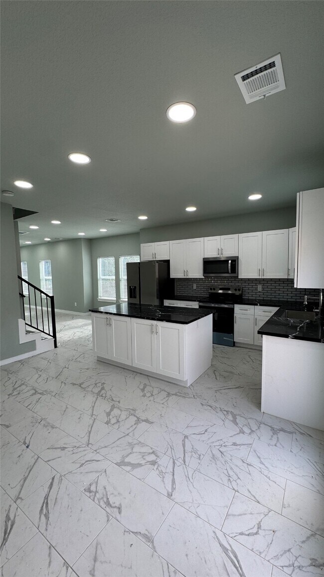 Building Photo - 169 S 10th St