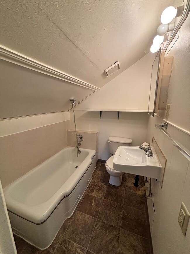 Building Photo - rlansing