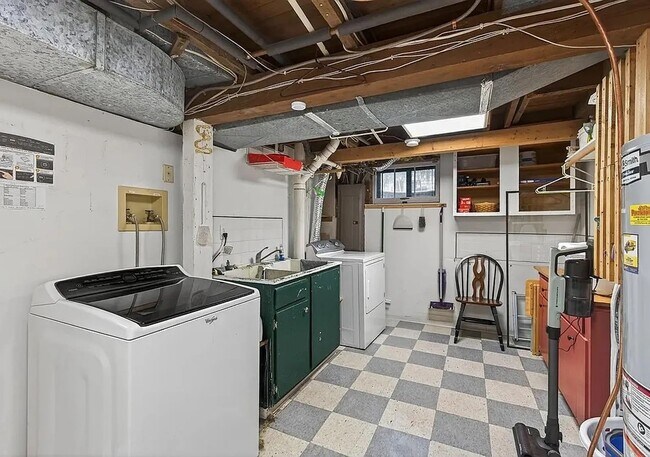 Building Photo - 944 Mahtomedi Ave