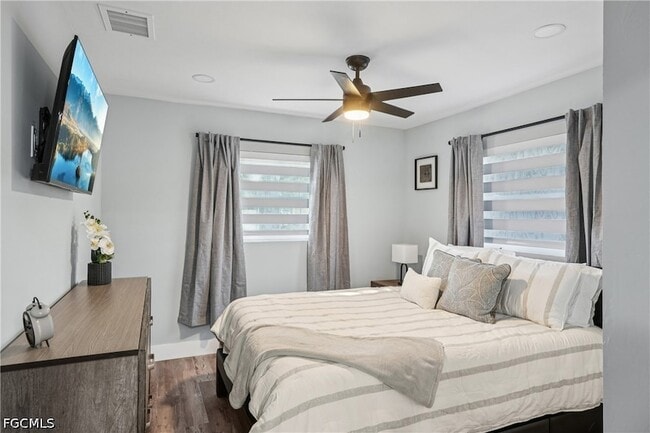 Building Photo - 92 Oak St