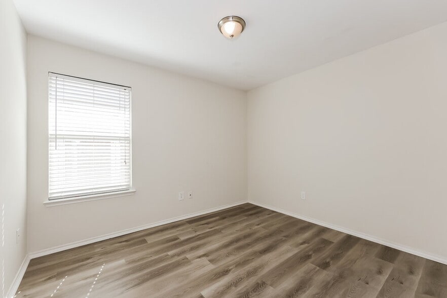 Building Photo - 4031 Ridgetop Dr